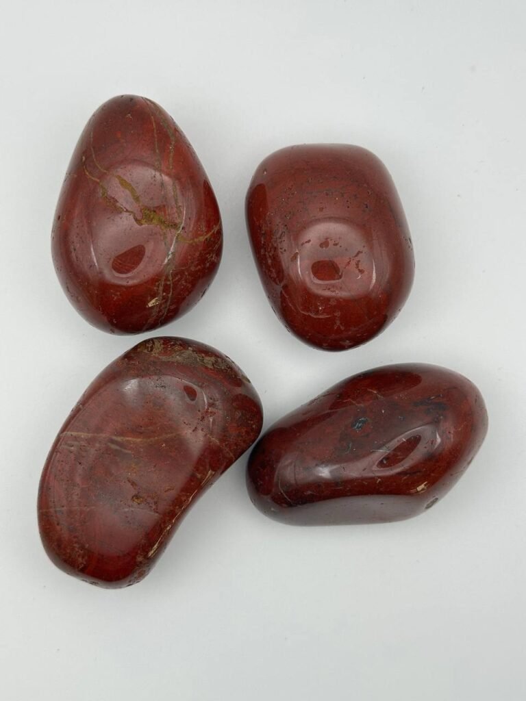 Raudonas jaspis delninukas