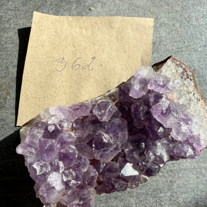 Ametisto drūza 362 g Ametisto drūza 362 g su violetiniais kristalais