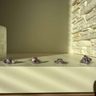 Sidabrinis rankų darbo žiedas su ametistu – 6 × 8 mm – papuošalo detalės