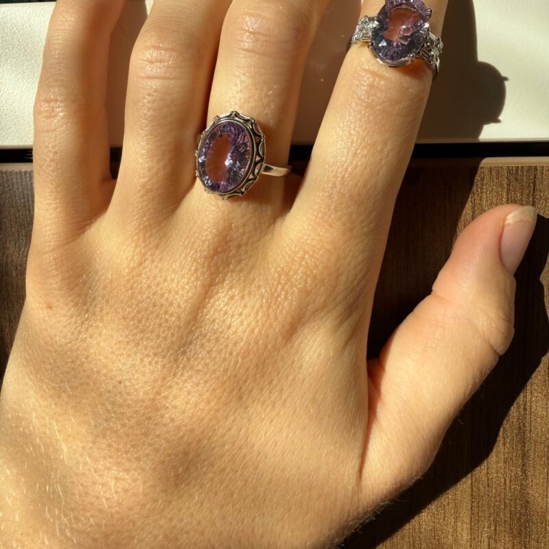 Sidabrinis rankų darbo žiedas su ametistu – 10 × 14 mm – nuotrauka 3 Sidabrinis rankų darbo žiedas su ametistu – 10 × 14 mm – papuošalo detalės