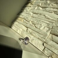 Sidabrinis rankų darbo žiedas su ametistu – 10 × 14 mm – papuošalo detalės
